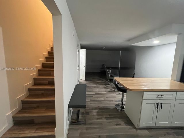 1560 NE 151st St 102, Miami, FL 33162