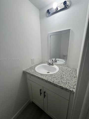 1560 NE 151st St 102, Miami, FL 33162