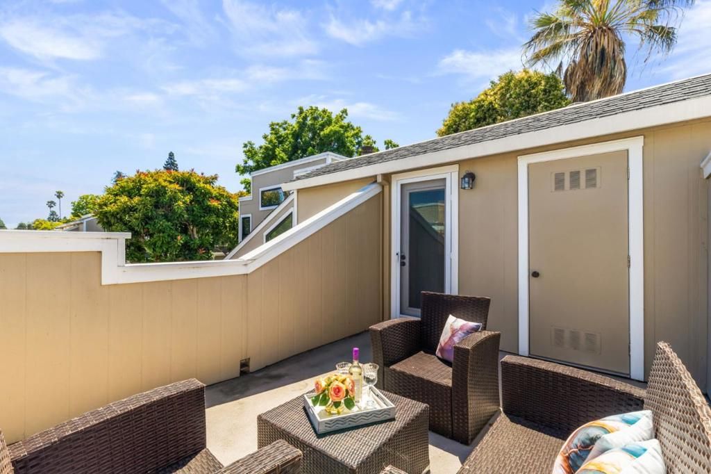 1993 Plymouth Street 11, Mountain View, CA 94043