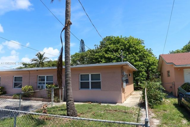 205 SE 10th Street, Hallandale Beach, FL 33009