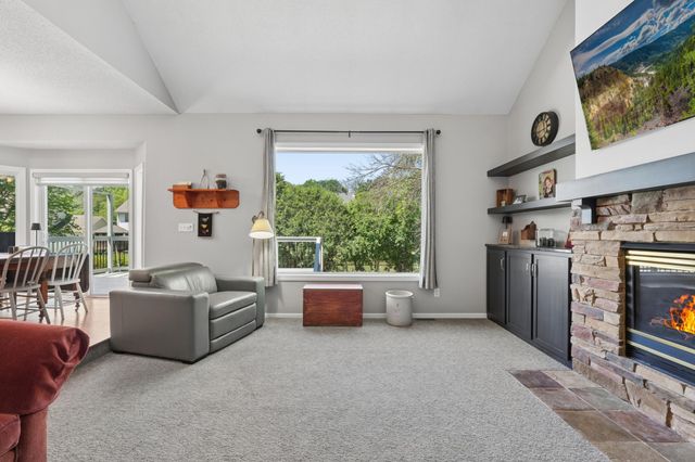1860 Spinaker Drive, Woodbury, MN 55125