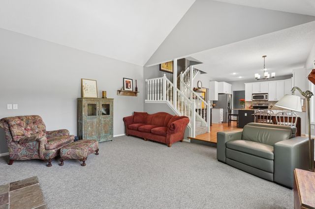 1860 Spinaker Drive, Woodbury, MN 55125
