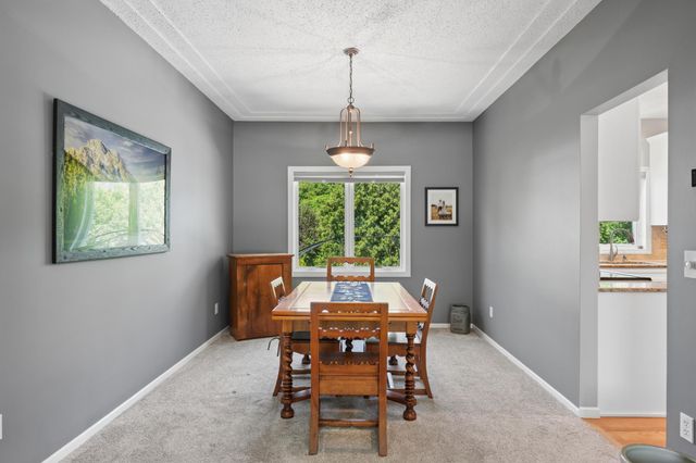 1860 Spinaker Drive, Woodbury, MN 55125