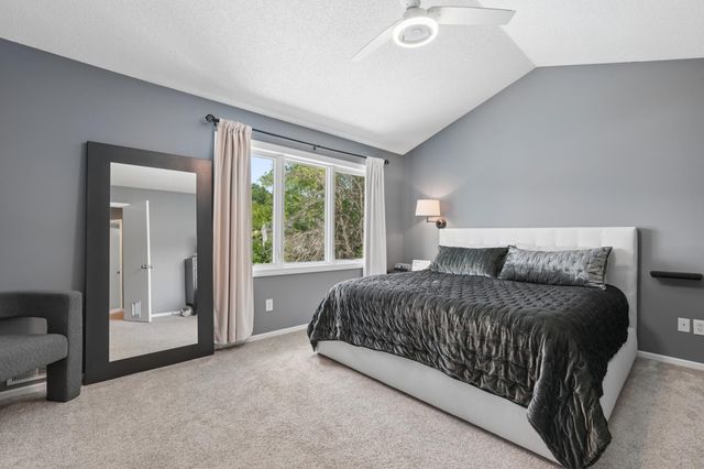 1860 Spinaker Drive, Woodbury, MN 55125