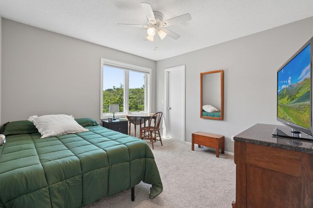 1860 Spinaker Drive, Woodbury, MN 55125