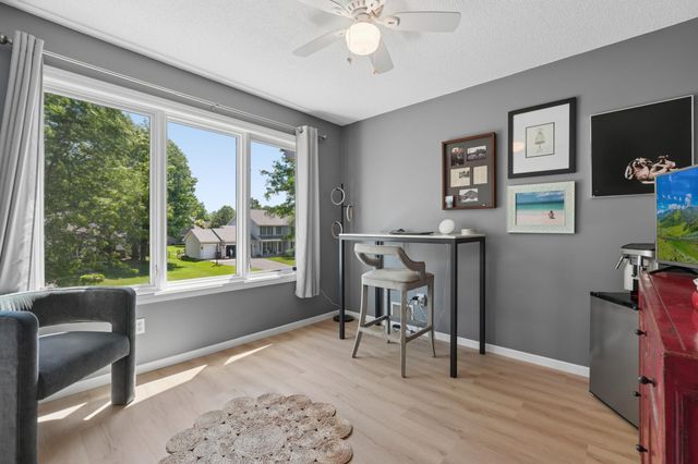1860 Spinaker Drive, Woodbury, MN 55125