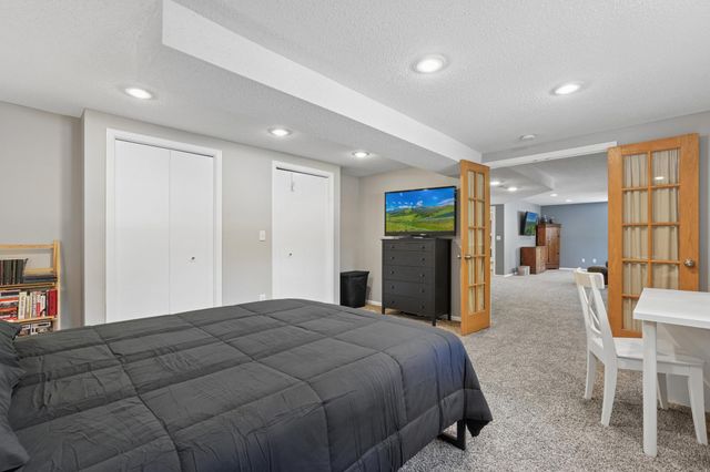 1860 Spinaker Drive, Woodbury, MN 55125