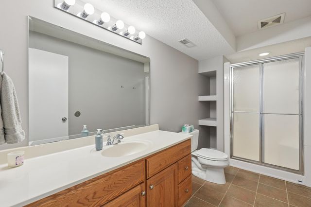 1860 Spinaker Drive, Woodbury, MN 55125
