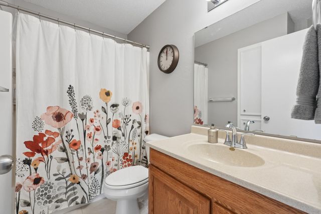 1860 Spinaker Drive, Woodbury, MN 55125
