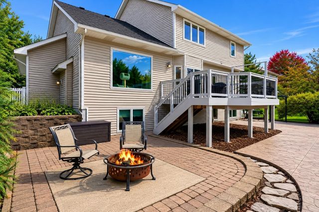 1860 Spinaker Drive, Woodbury, MN 55125
