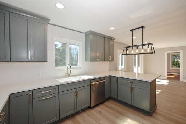333 Cohas Avenue, Manchester, NH 03109