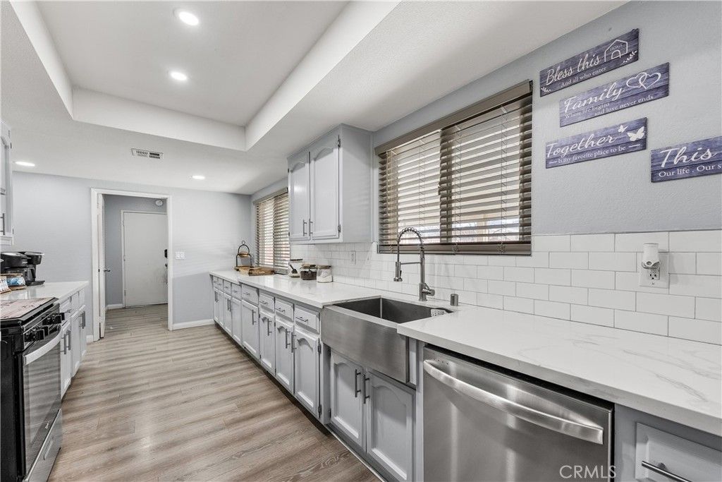 Image 3 of property listing at 8954 E Avenue T14, Littlerock, CA 93543