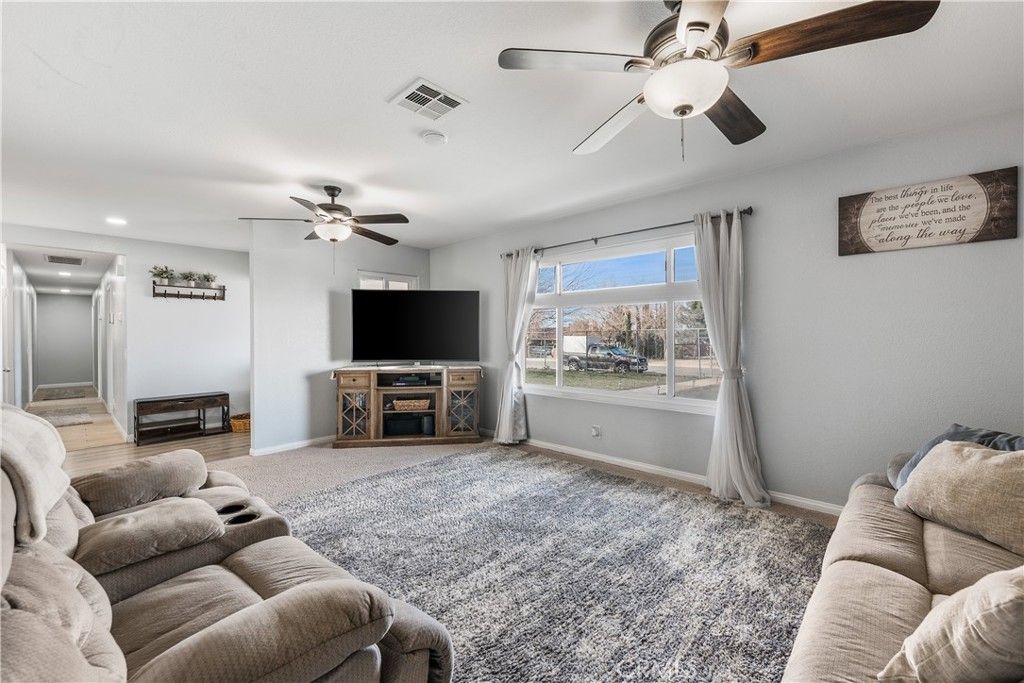 Image 5 of property listing at 8954 E Avenue T14, Littlerock, CA 93543