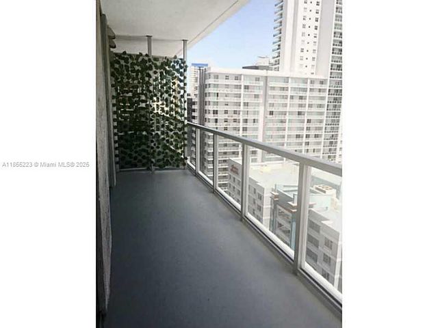79 SW 12th St 2404-S, Miami, FL 33130