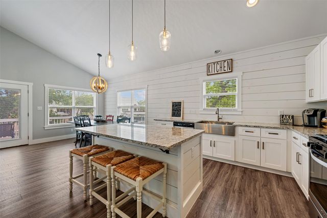 1016 Sherwood Forest DR, Granite Shoals, TX 78654