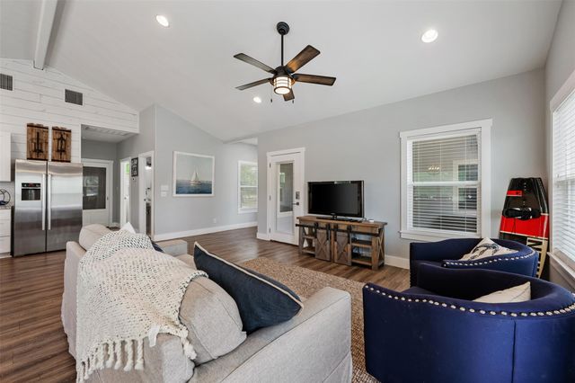 1016 Sherwood Forest DR, Granite Shoals, TX 78654
