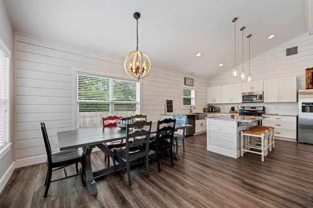 1016 Sherwood Forest DR, Granite Shoals, TX 78654