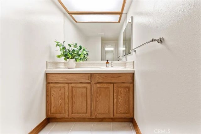 2601 E 19th Street 12, Signal Hill, CA 90755