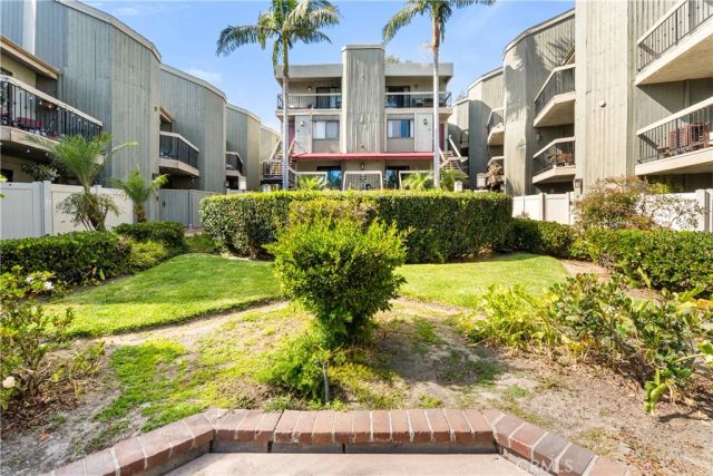 2601 E 19th Street 12, Signal Hill, CA 90755