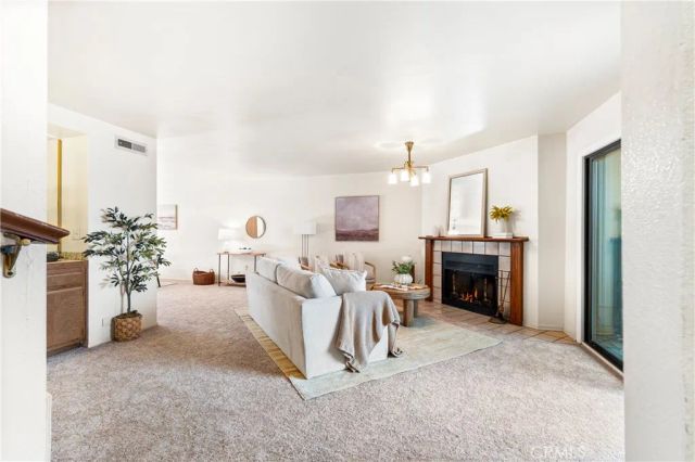 2601 E 19th Street 12, Signal Hill, CA 90755