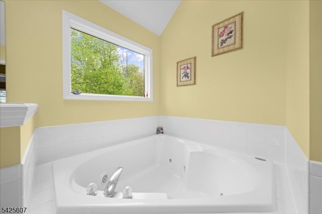 36 Jockey Hollow Rd, Bethlehem Twp., NJ 08802