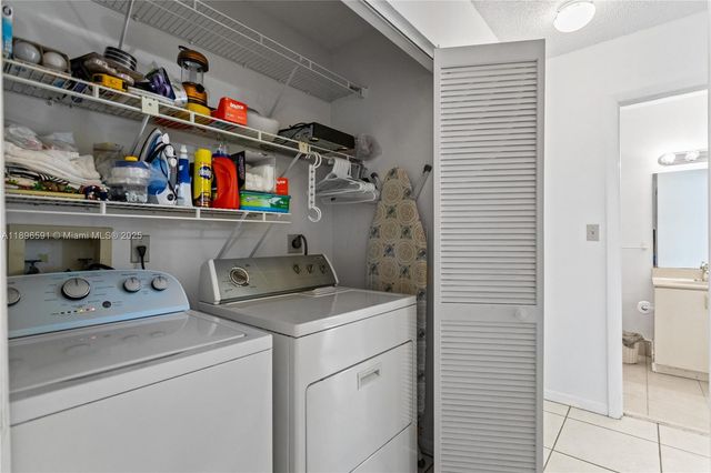 6090 NW 179th Ter, Hialeah, FL 33015