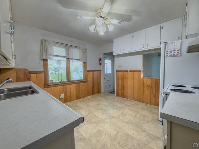 2220 NW Polk ST, Topeka, KS 66608