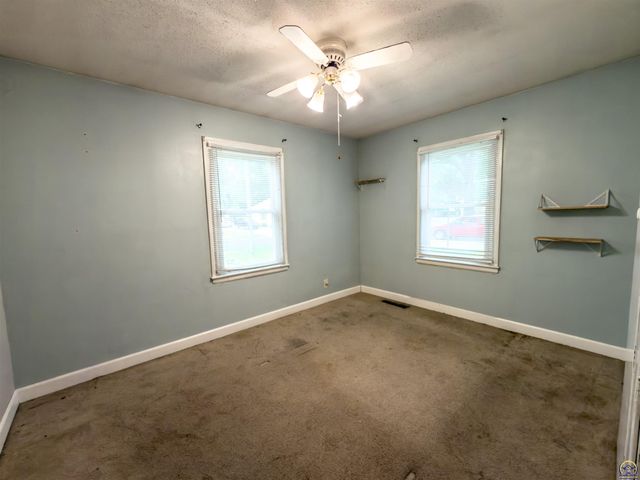 2220 NW Polk ST, Topeka, KS 66608