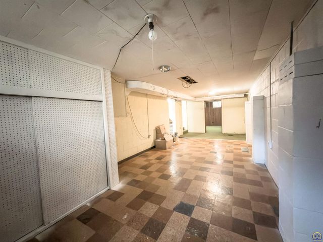 2220 NW Polk ST, Topeka, KS 66608