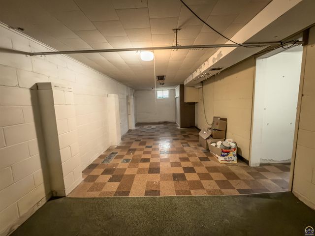 2220 NW Polk ST, Topeka, KS 66608