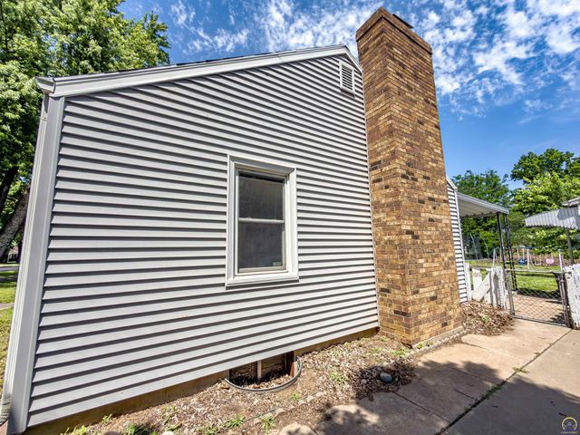 2220 NW Polk ST, Topeka, KS 66608