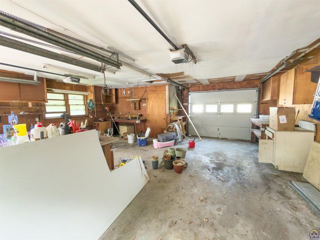 2220 NW Polk ST, Topeka, KS 66608
