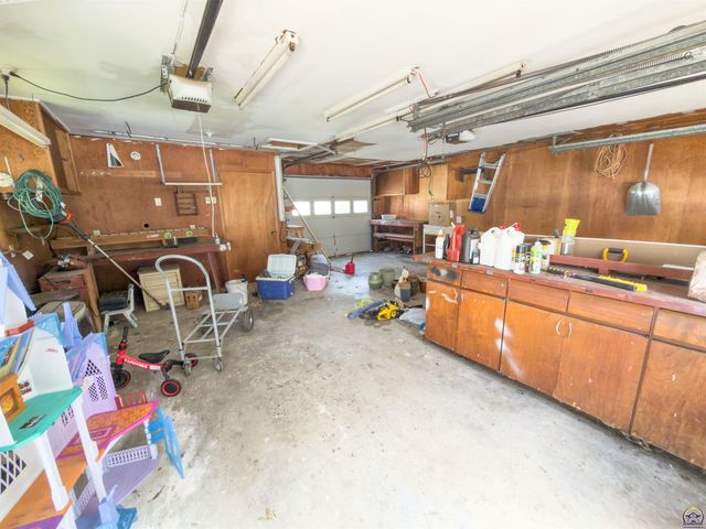 2220 NW Polk ST, Topeka, KS 66608