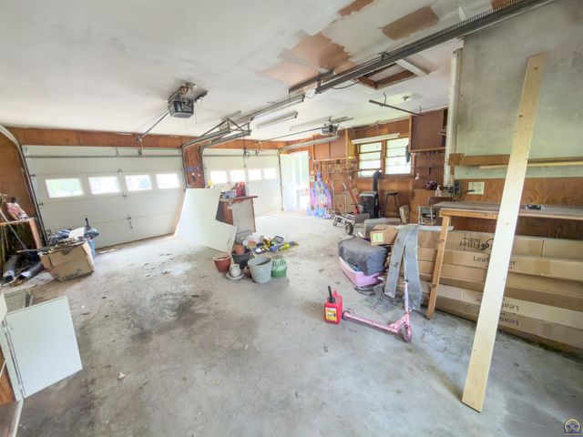 2220 NW Polk ST, Topeka, KS 66608