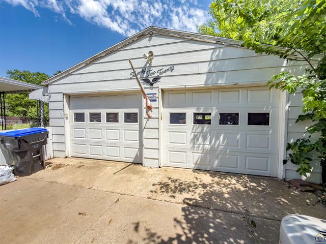 2220 NW Polk ST, Topeka, KS 66608