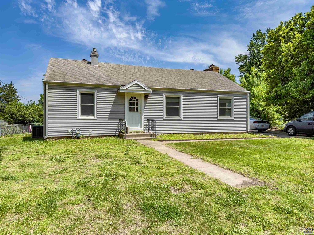 2220 NW Polk ST, Topeka, KS 66608