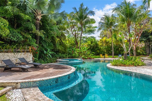 6900 SW 115th St, Pinecrest, FL 33156