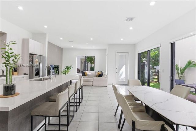 4395 NW 80th Ct, Doral, FL 33166