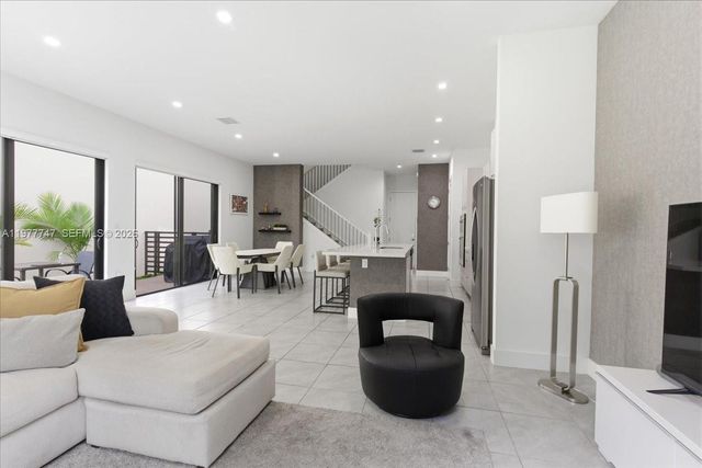 4395 NW 80th Ct, Doral, FL 33166