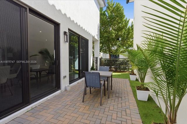 4395 NW 80th Ct, Doral, FL 33166