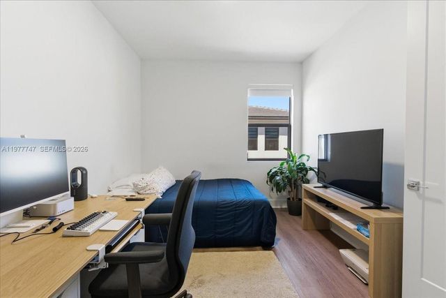 4395 NW 80th Ct, Doral, FL 33166