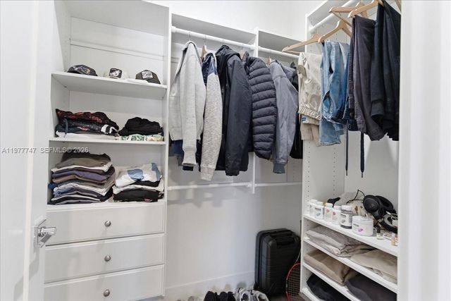 4395 NW 80th Ct, Doral, FL 33166