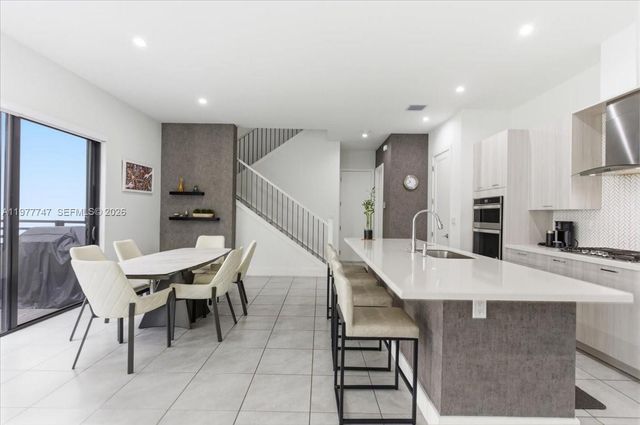 4395 NW 80th Ct, Doral, FL 33166