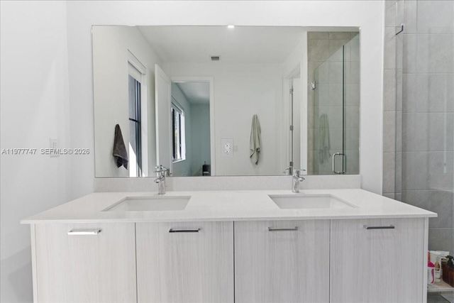 4395 NW 80th Ct, Doral, FL 33166