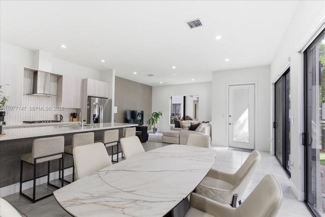 4395 NW 80th Ct, Doral, FL 33166