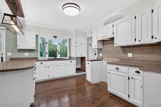 26700 Allen Road, Woodhaven, MI 48183