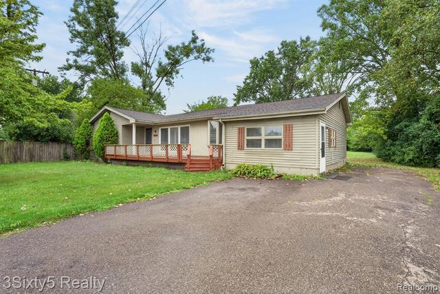 26700 Allen Road, Woodhaven, MI 48183
