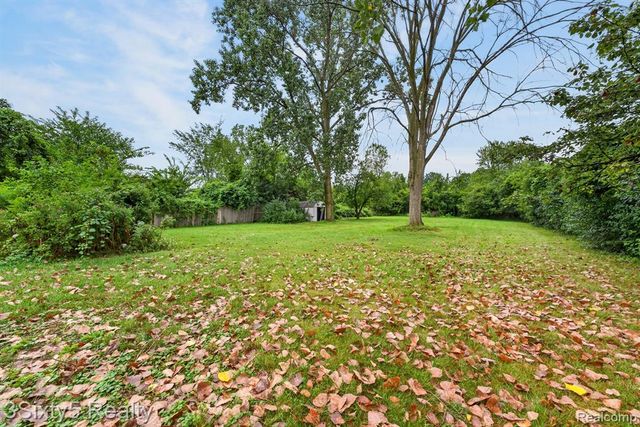 26700 Allen Road, Woodhaven, MI 48183