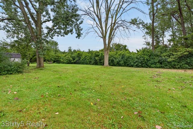 26700 Allen Road, Woodhaven, MI 48183