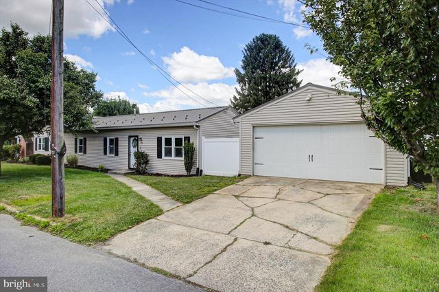 605 PROSPECT AVE, Shippensburg, PA 17257